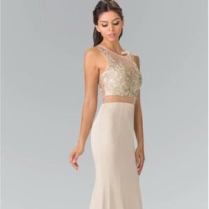 Elegant Cream Lace Evening Gown Gls
